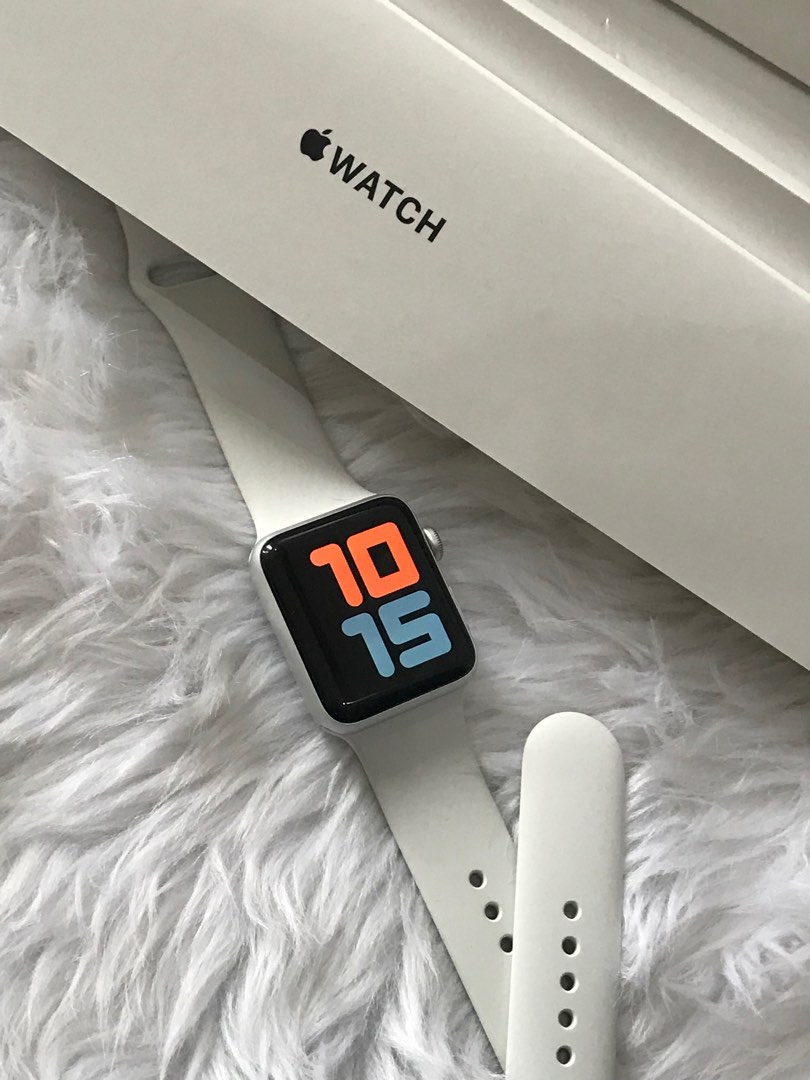Apple Watch, Women's Fashion, Watches & Accessories, Watches on Carousell