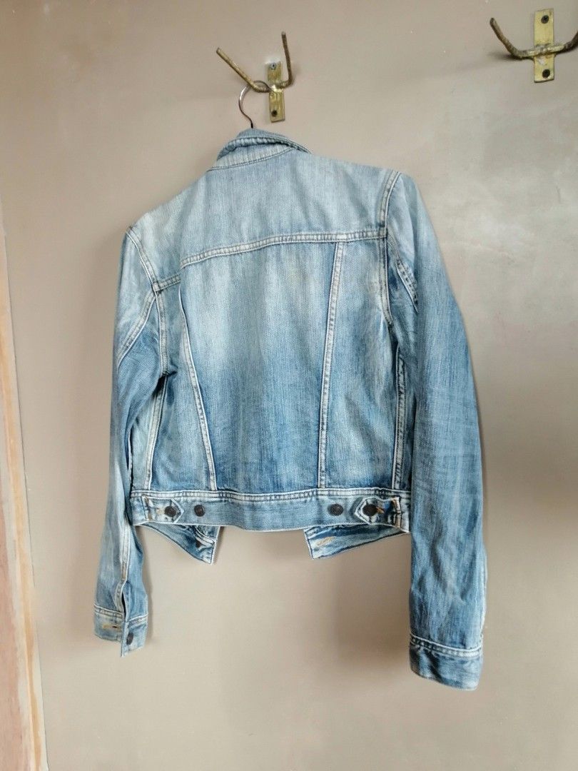 Aritzia Talula Light Wash Denim Jacket Women s Fashion Coats