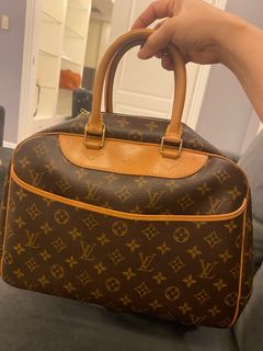 (Category: ) located in . Submitted by LUXURE.BAGS (Listing ID 1202328777, Image 1). Description: .
