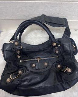 (Category: ) located in . Submitted by gs_pre_loved (Listing ID 1202301555, Image 1). Description: .