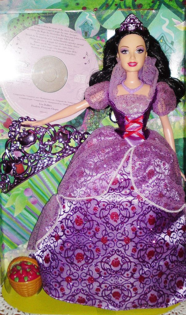 Barbie snow white 2006 doll, Hobbies & Toys, Toys & Games on Carousell