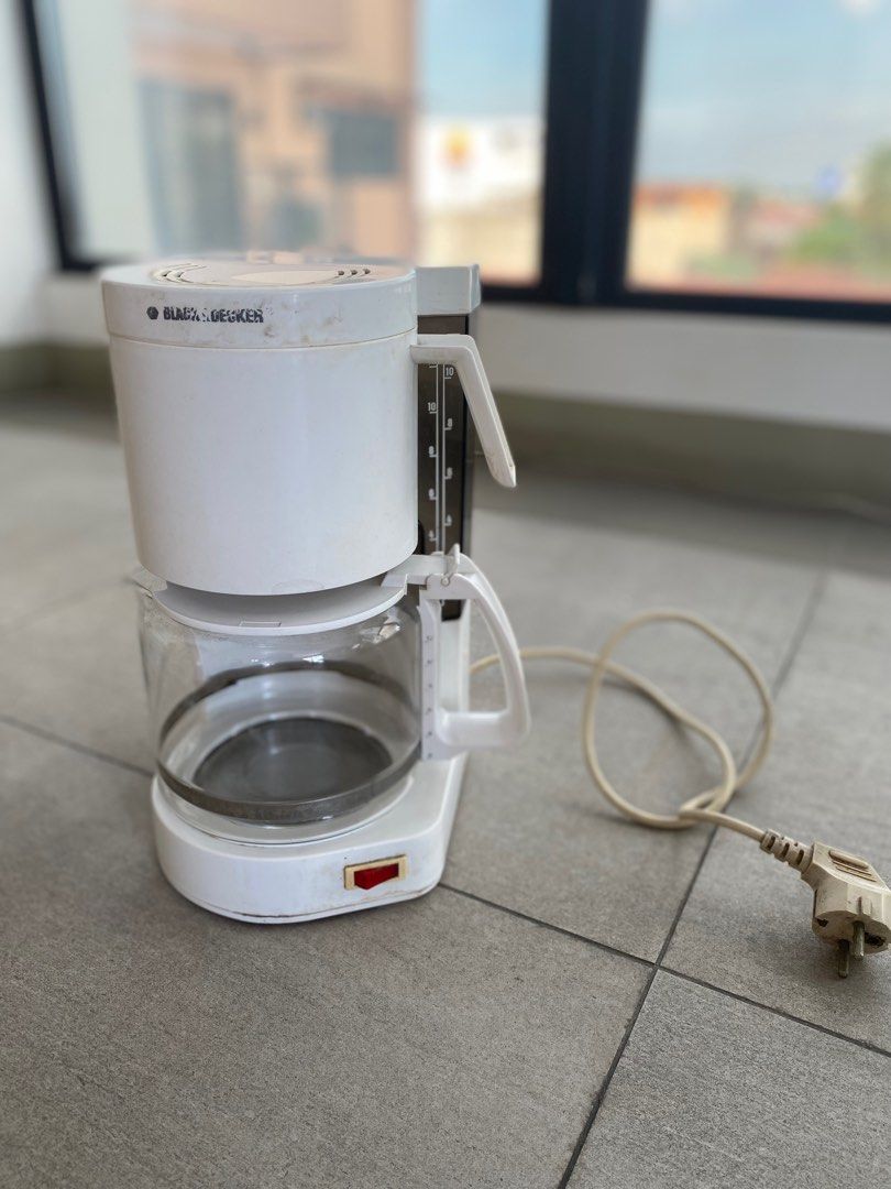 Black & Decker Coffee Drip (Category: Coffee Machines & Makers) located in Quezon City. Submitted by klococo (Listing ID 1202389814, Image 2). Description: decluttering .