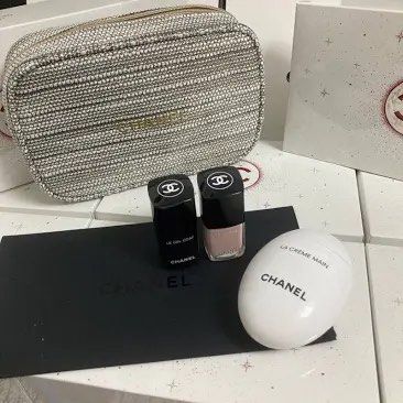 CHANEL 2022 Holiday Makeup Bag & Beauty Gift Sets Available Now