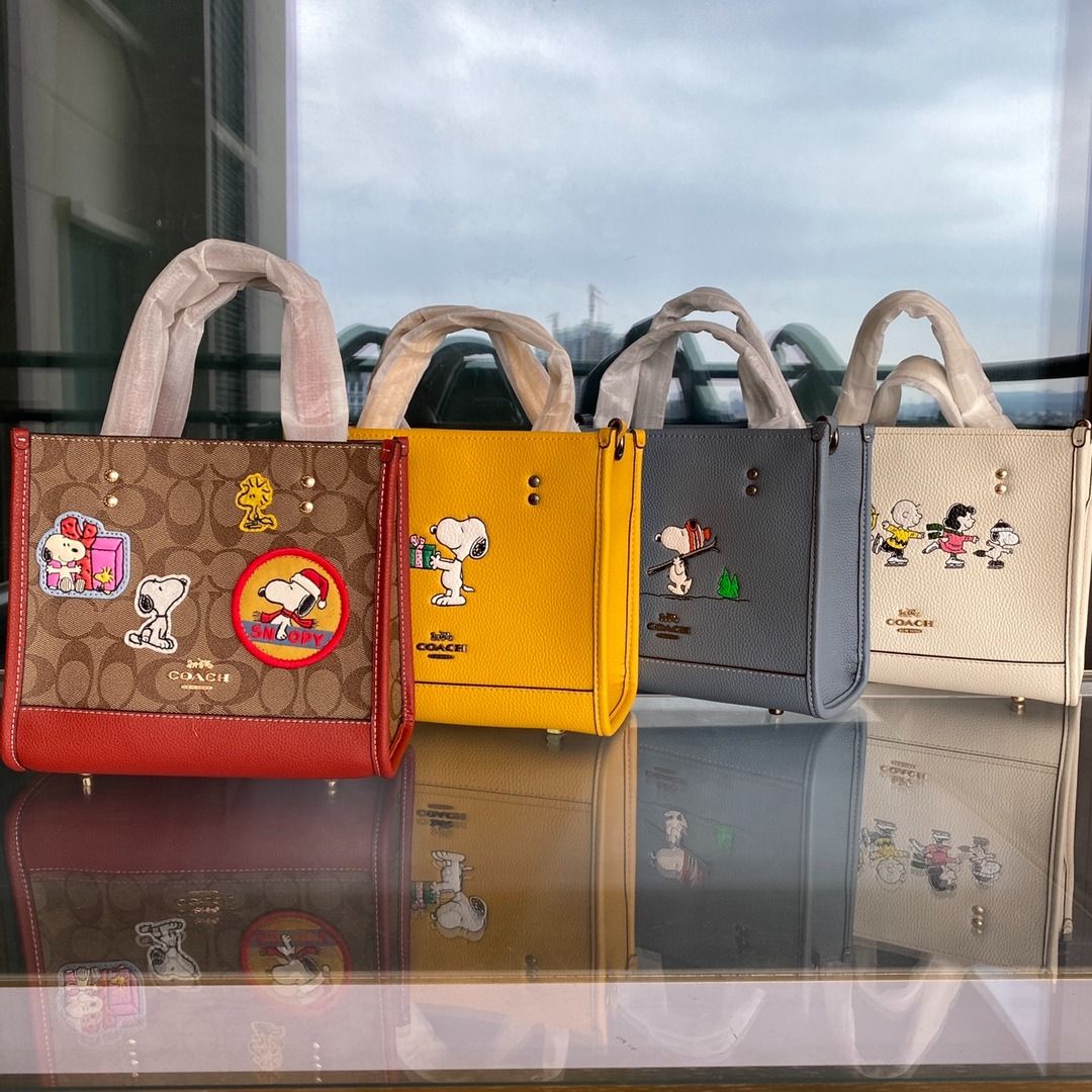 Subir Melancólico agenda COACH CE851 COACH × Snoopy co-branded cute shopping bag handbag tote bag  women's bag, Women's Fashion, Bags & Wallets, Beach Bags on Carousell