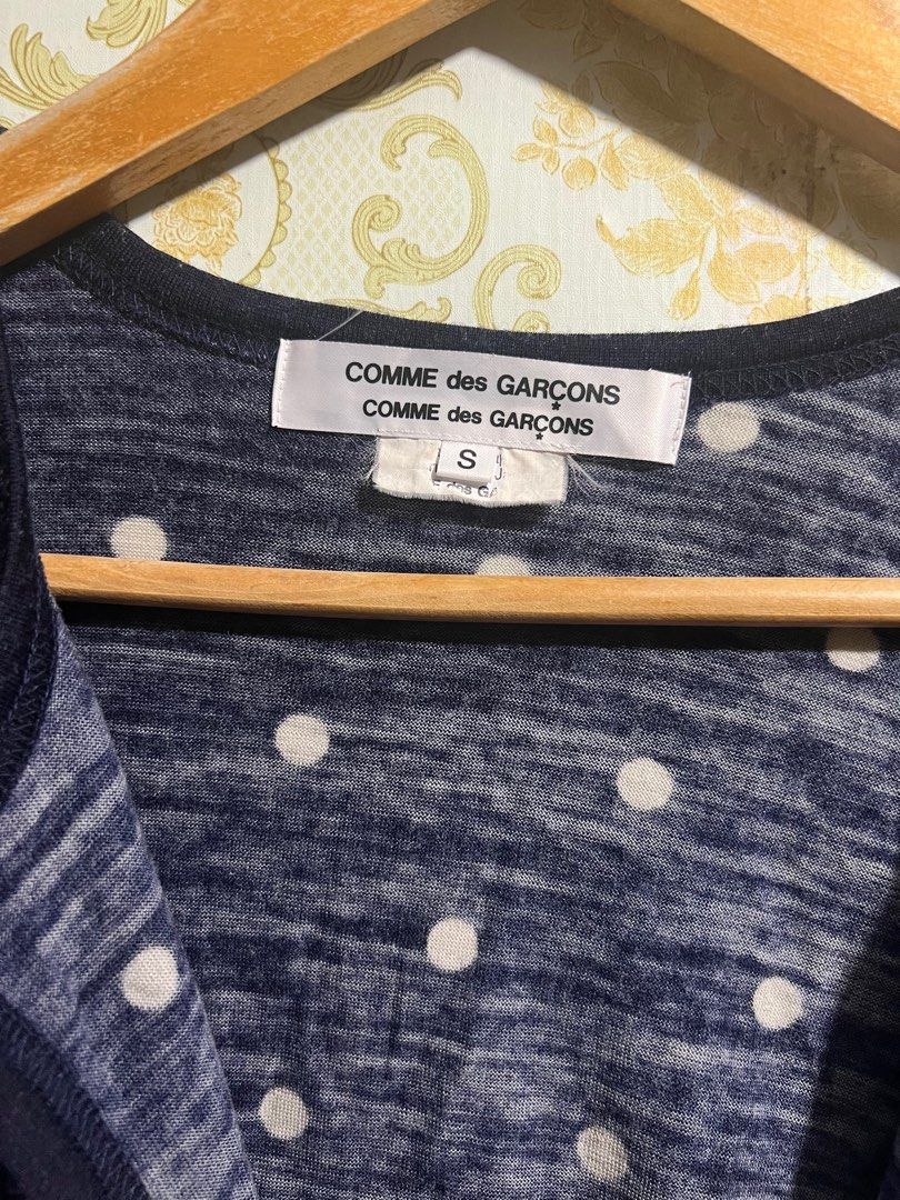 COMMES DES GARCONS CARDIGAN (Category: Coats, Jackets and Outerwear) located in Manila. Submitted by offbeyondph (Listing ID 1202477842, Image 2). Description: Cod .