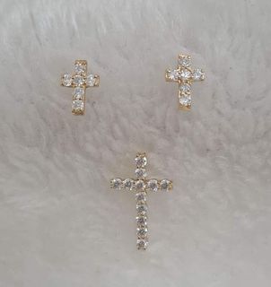 Cross Moissanite diamond💎
18K SOLID Saudi Gold
with Certificates

Pendant: ₱4,350 (1ct moissanite)
Earrings: ₱ 4,100 ( 1ct moissanite)

C@r+ ier chain also available⚠️
₱2,900 only (18K Sd Gold/ Thick & Solid)
