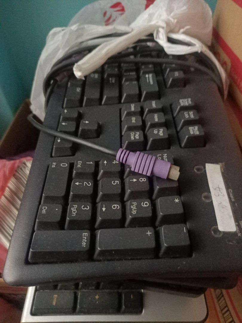 Desktop keyboard (not wireless old model), Computers & Tech, Desktops