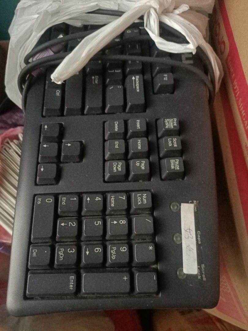 Desktop keyboard (not wireless old model), Computers & Tech, Desktops