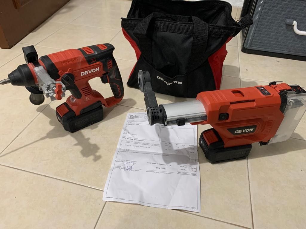 Devon rotary hammer drill with dust extractor, Furniture & Home Living