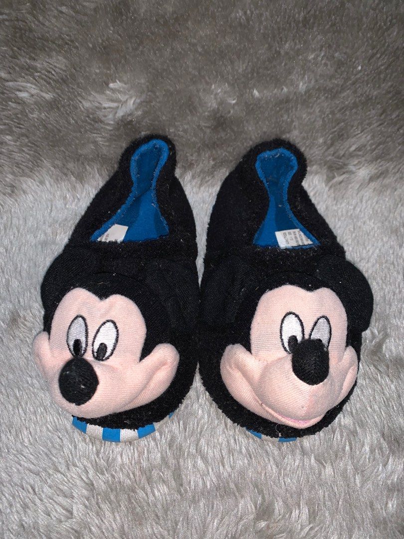 Disney Mickey Mouse Boys Plush 3D House Slippers (Category: Babies & Kids Fashion) located in Pasig City. Submitted by sharkygurl (Listing ID 1202382621, Image 1). Description: Disney Mickey Mouse Boys Plush 3D Mickey Head House Slippers Size: US11/12 or EU28/29 or cm17/18 Fits age 5-7 depends on the kids feet size Condition: Excellent Location: Pasig Payment: Gcash or bank transfer .