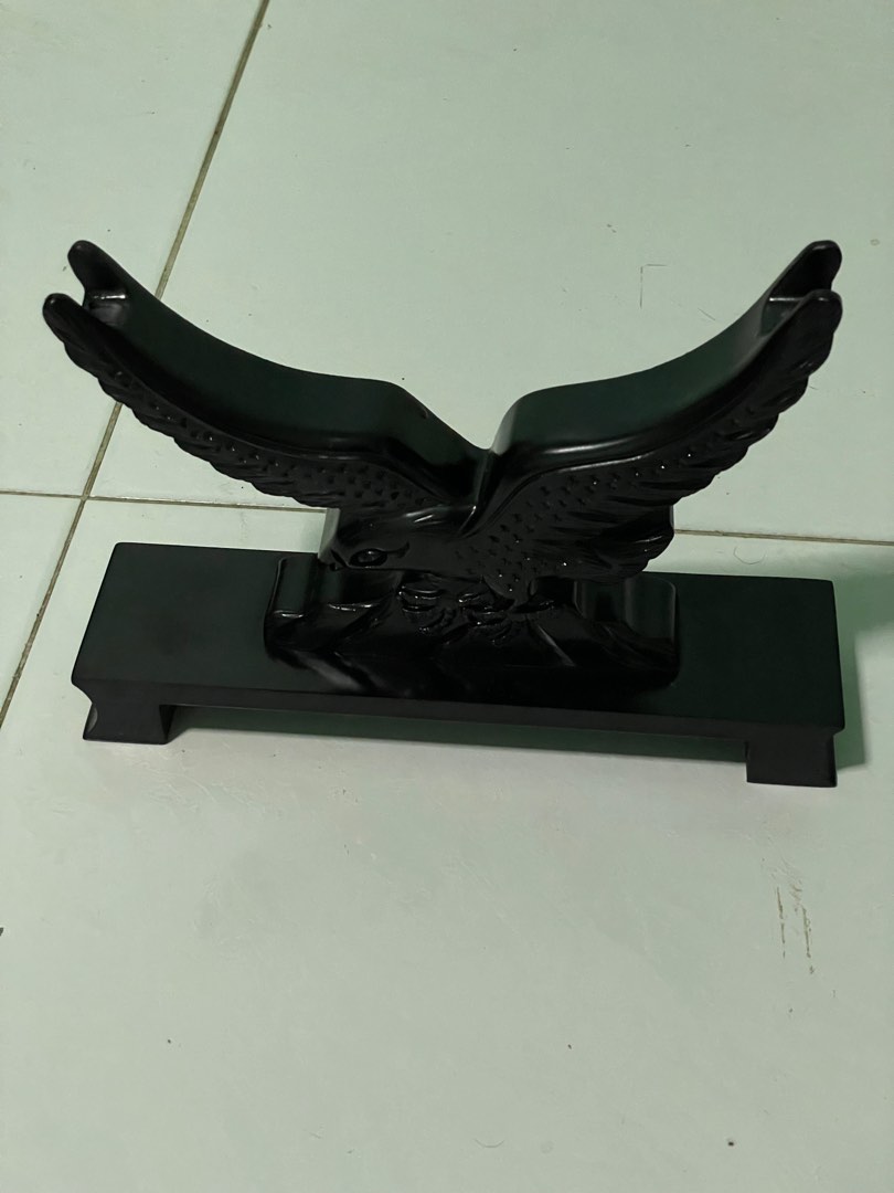 Eagle Stand For Weapon Display., Furniture & Home Living, Home Decor