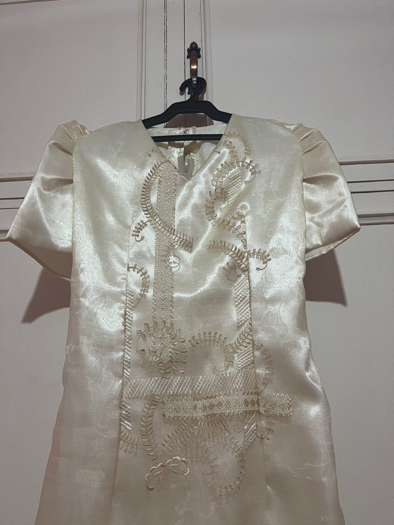 Elegant Filipiniana (Category: Dresses) located in Taguig. Submitted by 5erap (Listing ID 1202393233, Image 2). Description: Original price was 3,750 Brand new Price is still negotiable Size large but can fit s to medium.