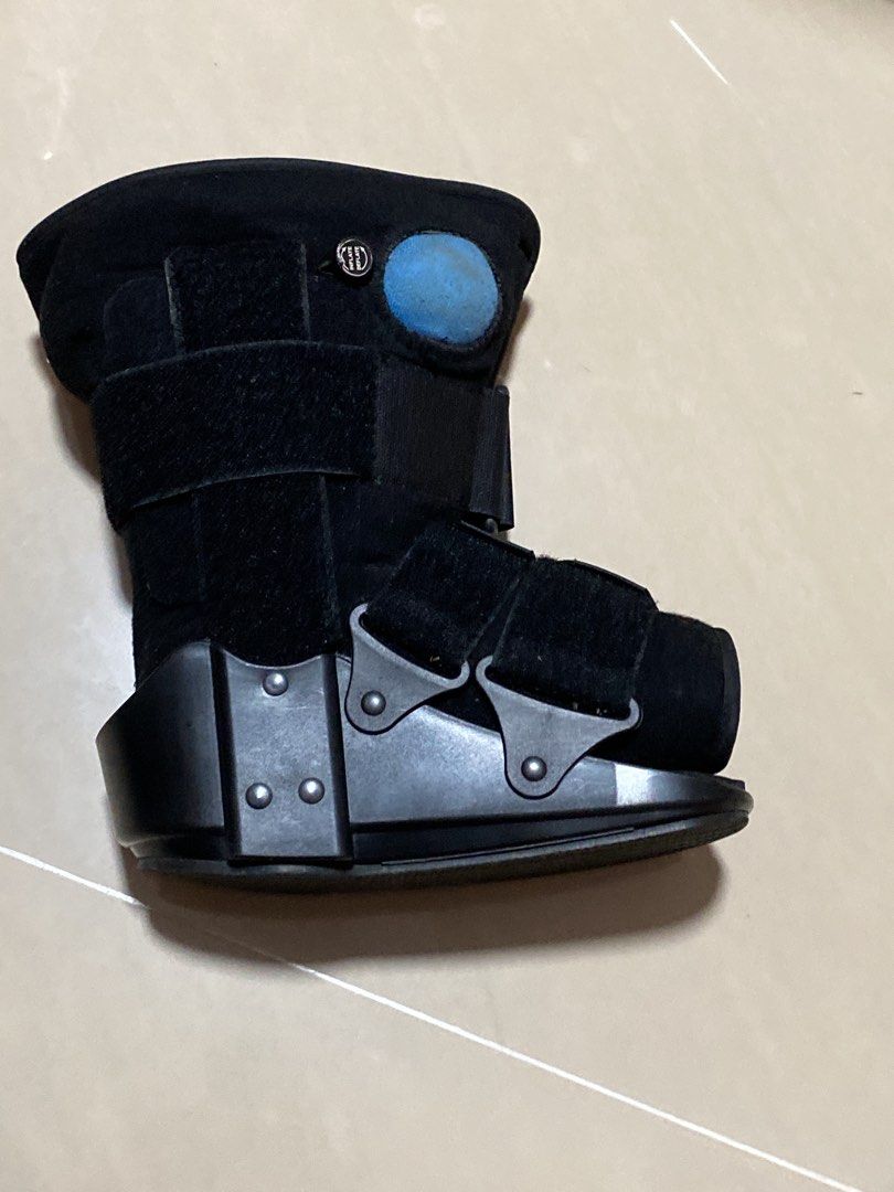 Fracture Boots, Fits left, Small size, Black, Health & Nutrition