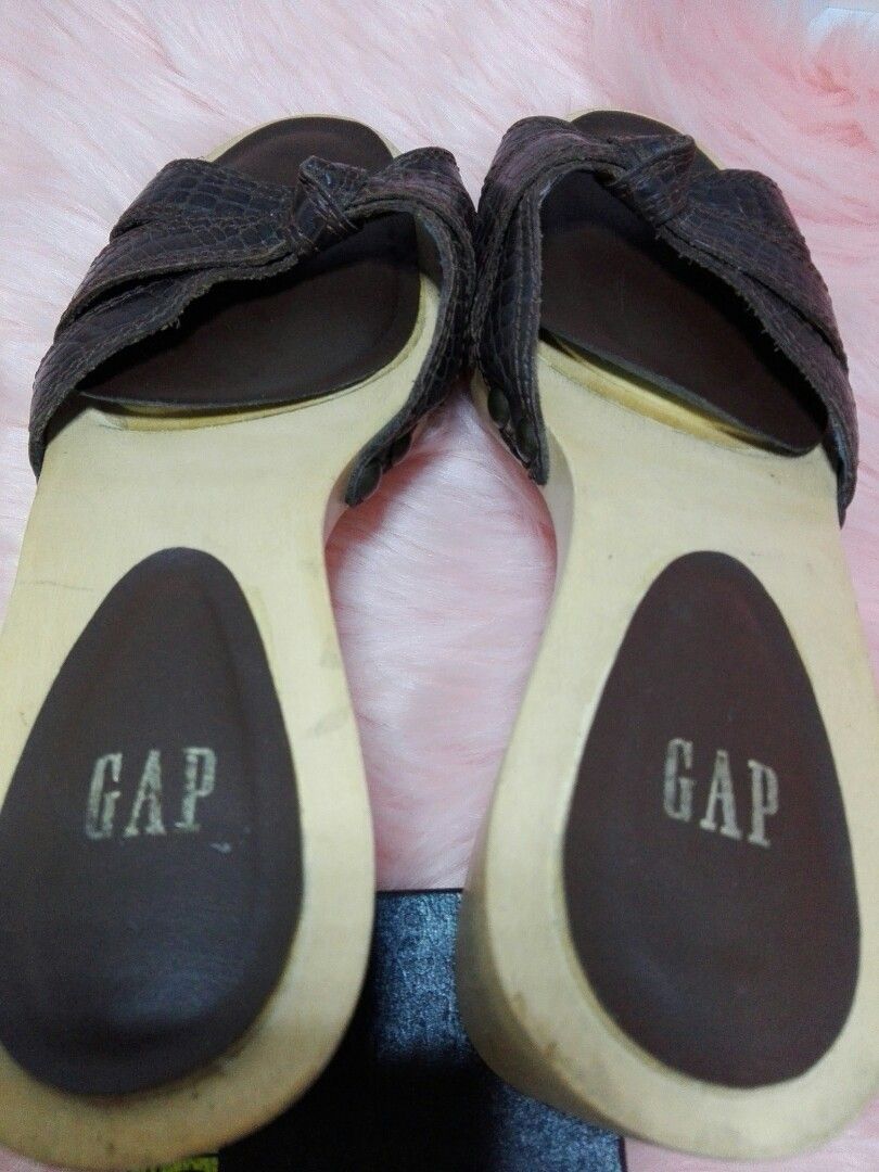 GAP WOODEN SANDALS (Category: Sandals) located in Bulacan. Submitted by MariaRegon (Listing ID 1202411633, Image 2). Description: GAP Wooden Platform Sandals Beautiful Boho Style Sandals from GAP. Brown snakeskin leather pattern w/ brown cushioning, providing comfort. Size 7 Bought from US MODE of PAYMENT: GCash.