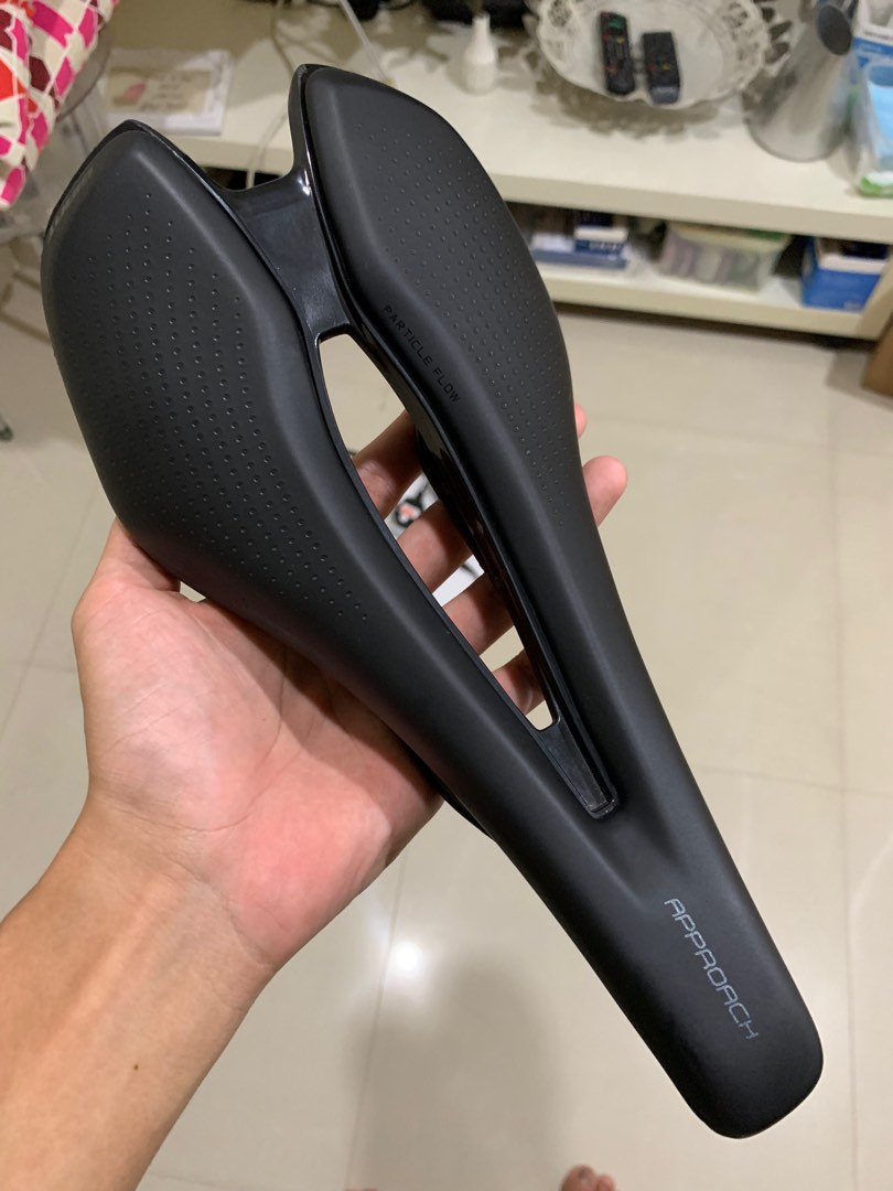 Giant approach saddle Sports Equipment Bicycles Parts Parts Accessories on Carousell