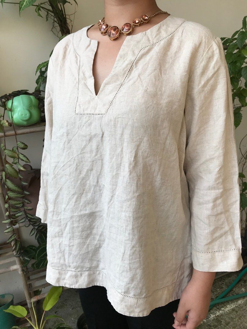 SALE!Gloria Vanderbilt tunic top (Category: Activewear) located in Marikina City. Submitted by prelovedthings0222 (Listing ID 1202475452, Image 3). Description: Nice material ! floral Vanderbilt Tunic top Like new condition, no issue Final price ( Fits medium to large From Balikbayan box All posted items are available AUTO SEEN PO SA TATAWAD Nag less na ako ❤️ first to pay basis no reservation busy po this holiday no time mag intay . If rush book