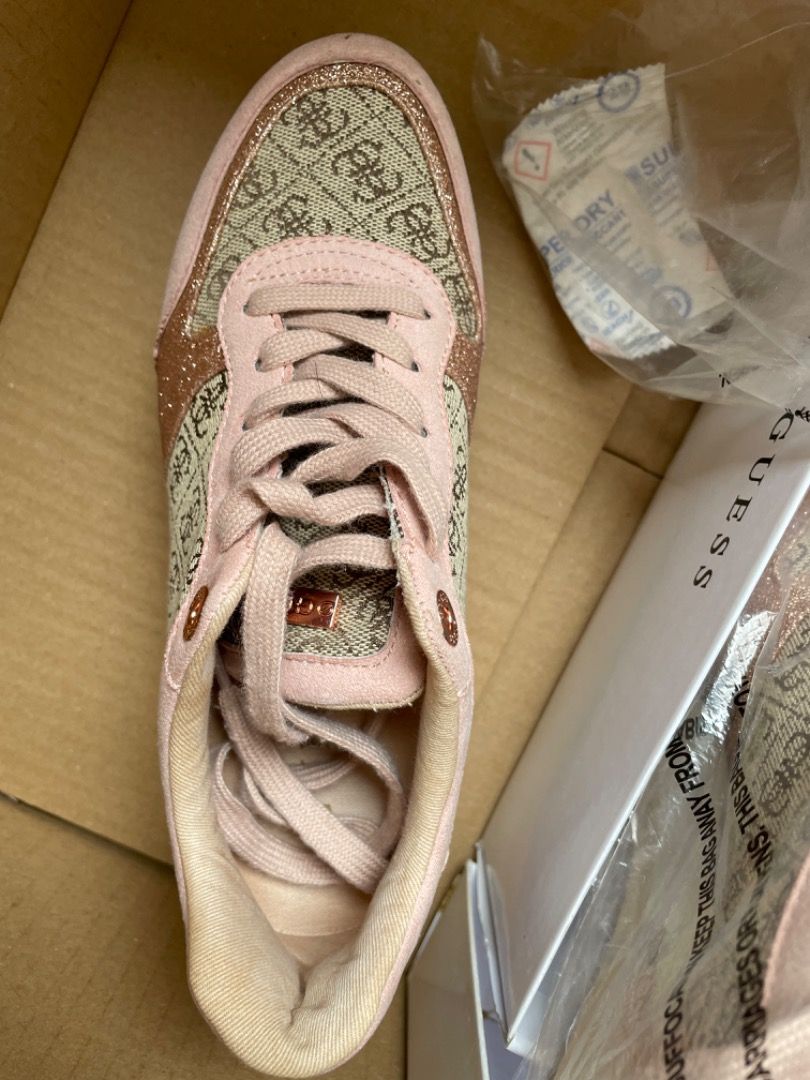 Guess platform sneakers. Condition as in photos Women s Fashion