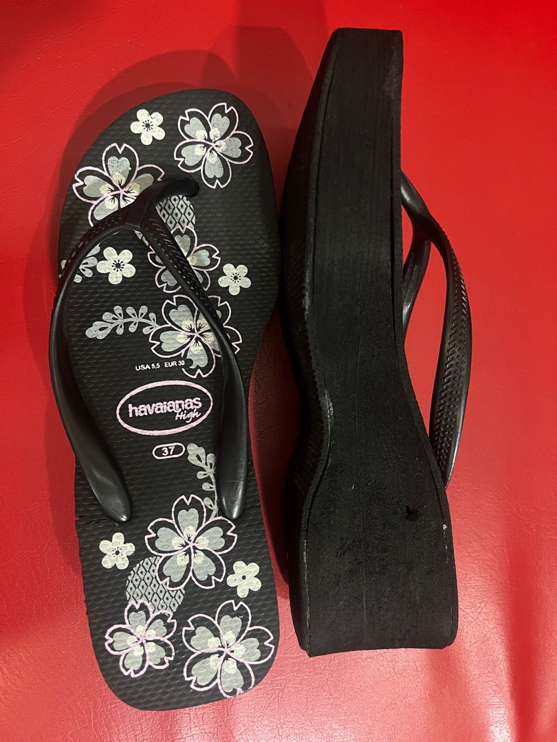 Havaianas, Women's Fashion, Footwear, Slippers and slides on Carousell