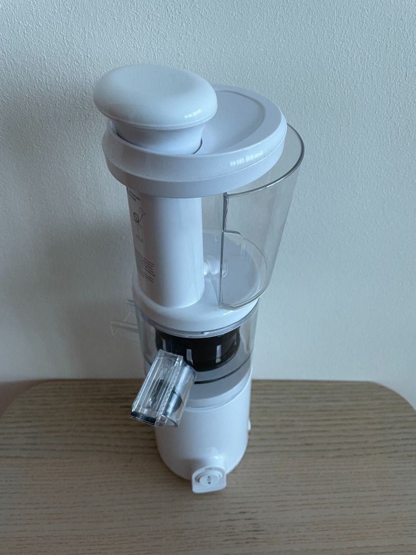 IUIGA Mini Juice Extractor, Furniture & Home Living, Kitchenware
