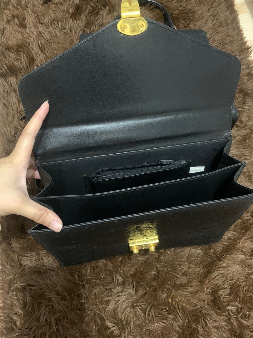 Kelly type and envelope type ostrich bag (Category: Luxury Bags & Wallets) located in Quezon City. Submitted by maefurio (Listing ID 1202423577, Image 3). Description: 🎉Christmas Bundle SALE🎉 ✅100% authentic money back if proven fake ✅Kelly type and Envelope type ostrich bag with strap ✅ Can wear as hand bag and Crossbody bag.