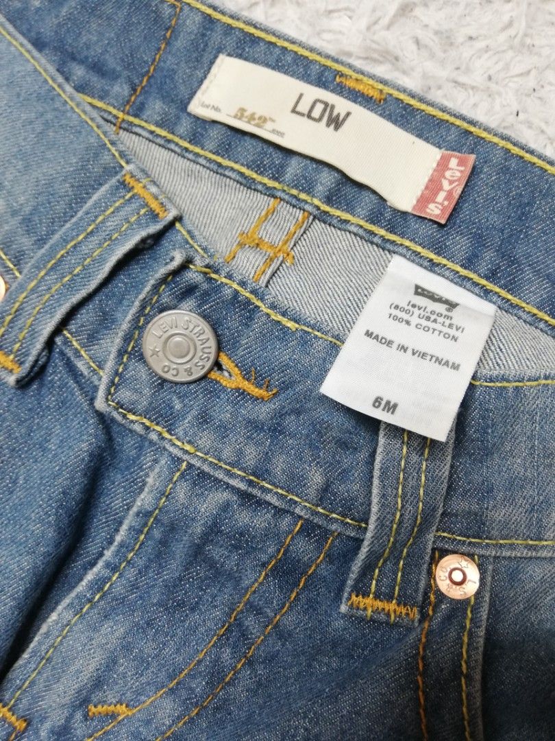 Women's levi's shop 542 low flare