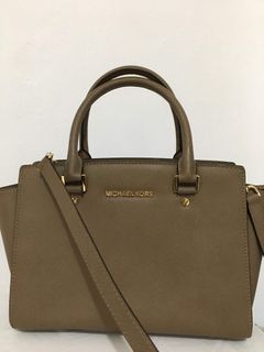 Michael Kors Original Selma Large Top Zip Handbag