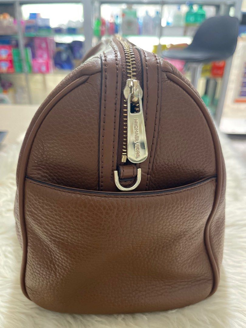 Mk Bedford Large duffle bag satchel (Category: Luxury Bags & Wallets) located in Cabanatuan. Submitted by catsmalgapo25 (Listing ID 1202356631, Image 3). Description: .