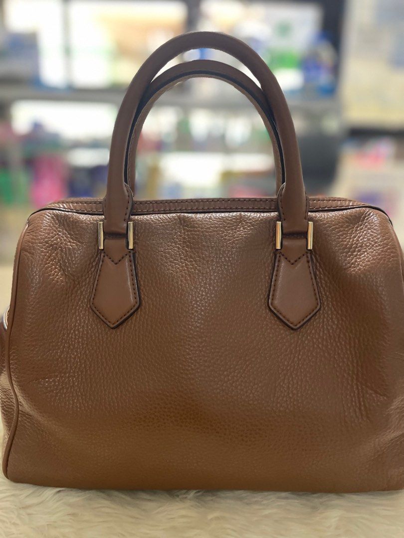 Mk Bedford Large duffle bag satchel (Category: Luxury Bags & Wallets) located in Cabanatuan. Submitted by catsmalgapo25 (Listing ID 1202356631, Image 2). Description: .