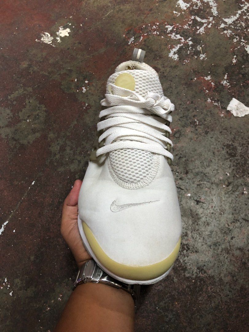 Nike air presto deals essential white on feet