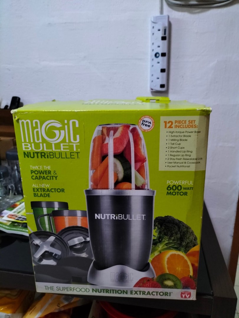 NutriBullet 12-pc. 600-Watt Superfood Nutrition Extractor & Blender Set