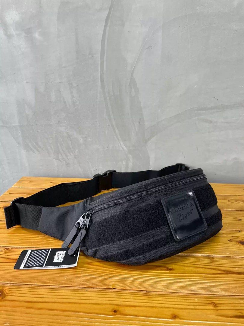 Onitsuka Tiger Waist/Crossbody Pouch (Category: Belt bags, Clutches and Pouches) located in Singapore. Submitted by thriftlet (Listing ID 1202283470, Image 1). Description: .