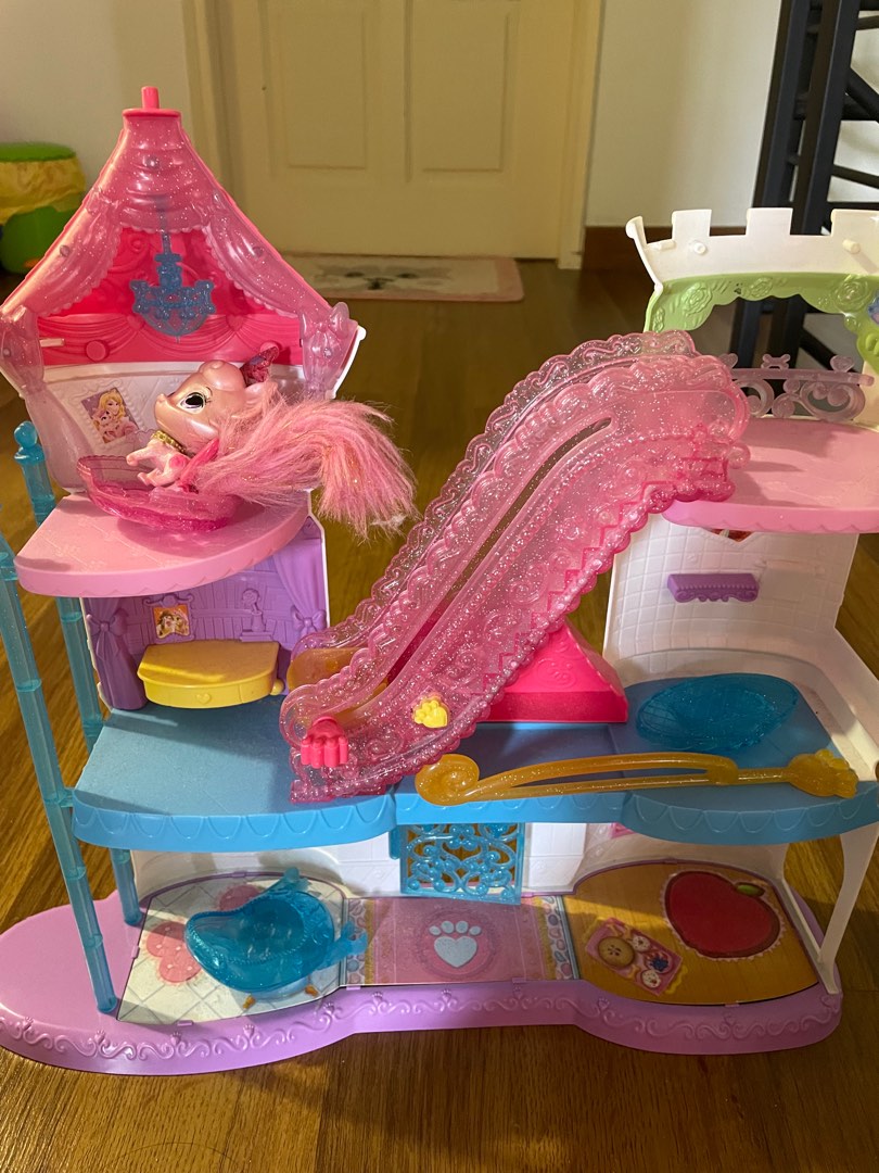Palace pets castle, Hobbies & Toys, Toys & Games on Carousell