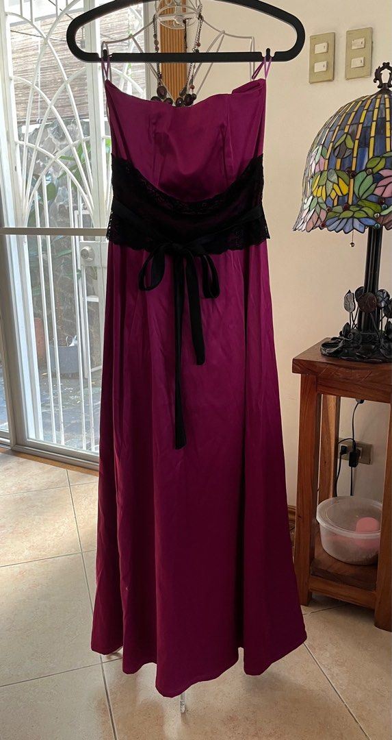 Pink dress (Category: Evening dresses & gowns) located in Pasig City. Submitted by bituin18 (Listing ID 1202484056, Image 1). Description: .