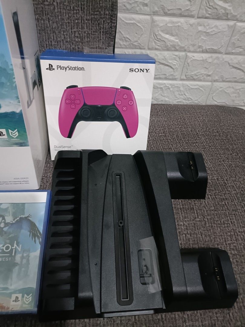 Ps5 disc ed. (Almost new ) complete 2 controllers and 4 games, Video