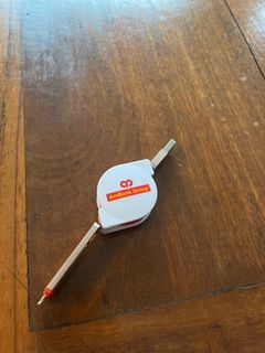 Pulley adjustable APPLE lightning cable . Good for travel or car