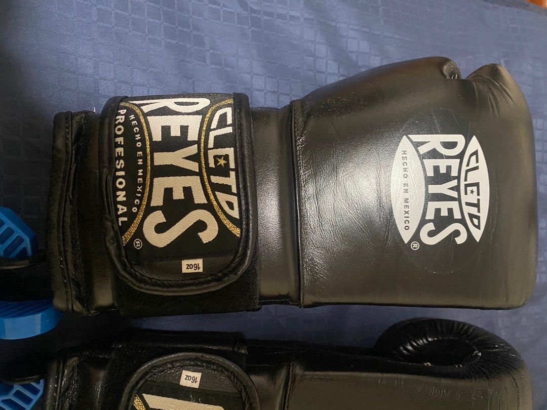 Reyes Boxing Gloves (16oz) preused, Sports Equipment, Other Sports