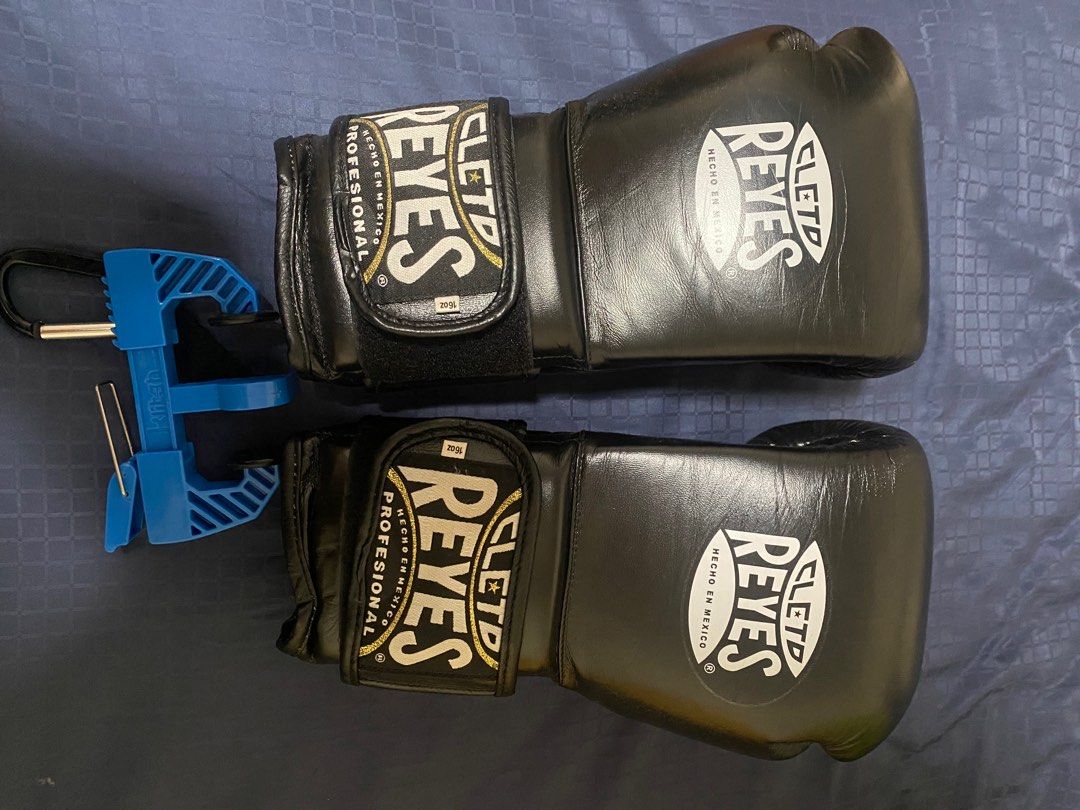 Reyes Boxing Gloves (16oz) preused, Sports Equipment, Other Sports