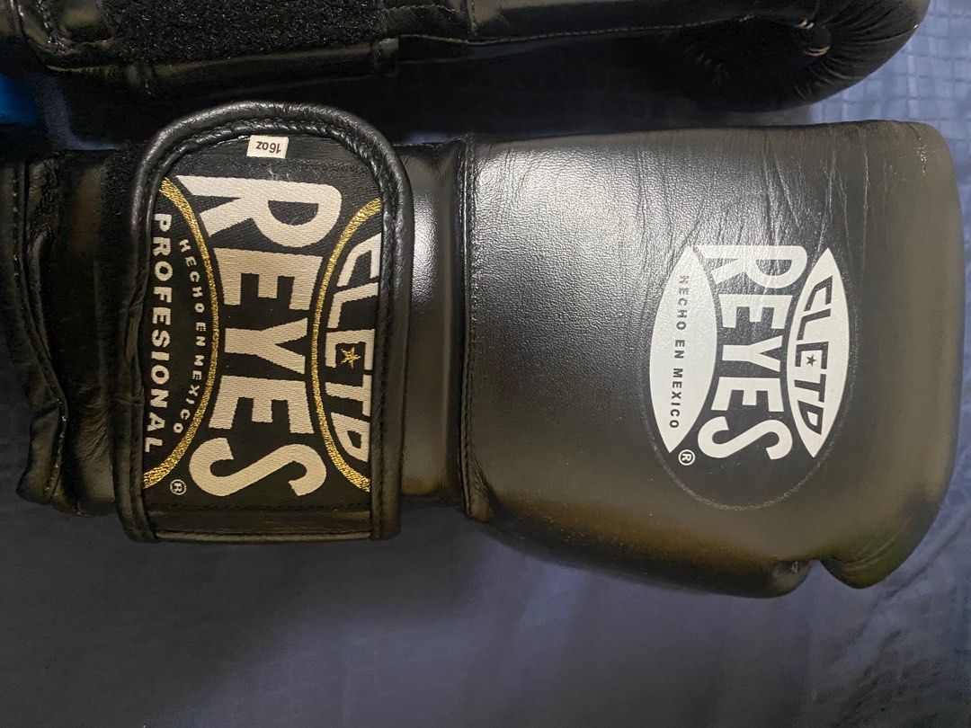 Reyes Boxing Gloves (16oz) preused, Sports Equipment, Other Sports
