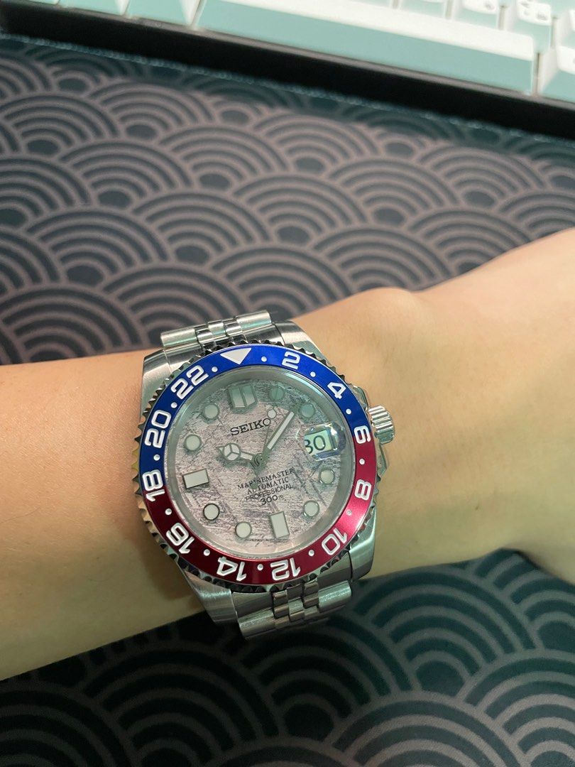 Seiko Custom Mod “GMT Master II Meteorite Pepsi” 40mm case, Men's Fashion,  Watches & Accessories, Watches on Carousell