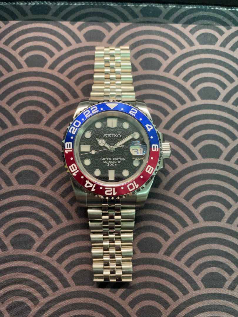 Seiko Custom Mod “GMT Master II Seigaiha Pepsi” 40mm case, Men's Fashion,  Watches & Accessories, Watches on Carousell