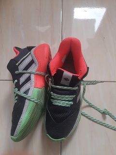 Sepatu Adidas