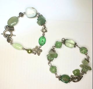 Set of 2 bracelets (green) with semi-precious stones and  vintage beads