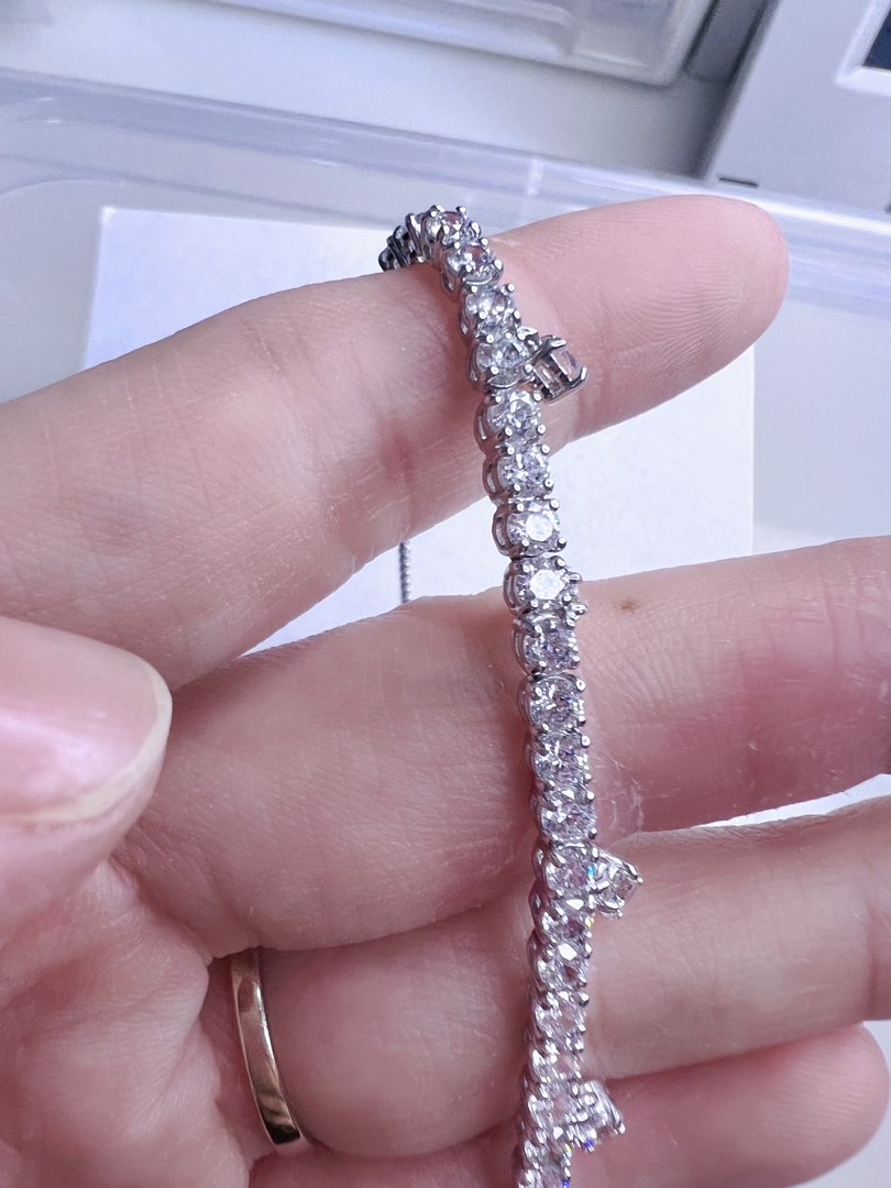 Swarovski Women s Subtle Drops Bracelet White Swarovski Crystals