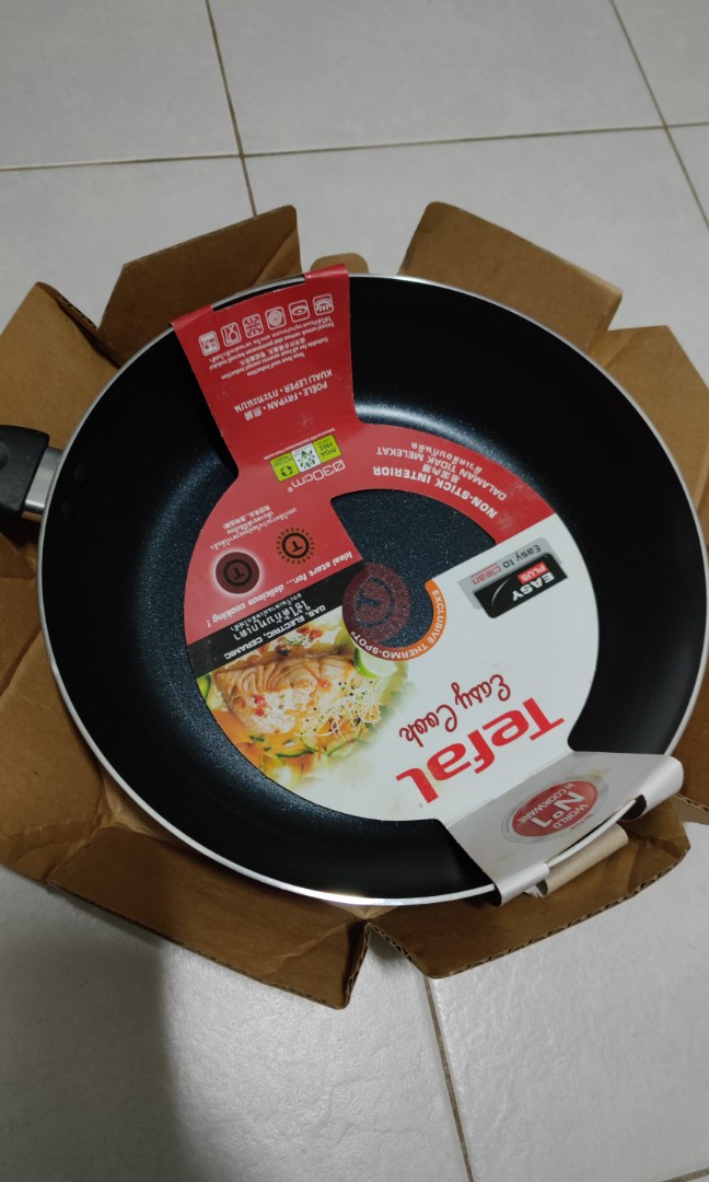 Tefal frying pan 30cm, Furniture & Home Living, Kitchenware & Tableware