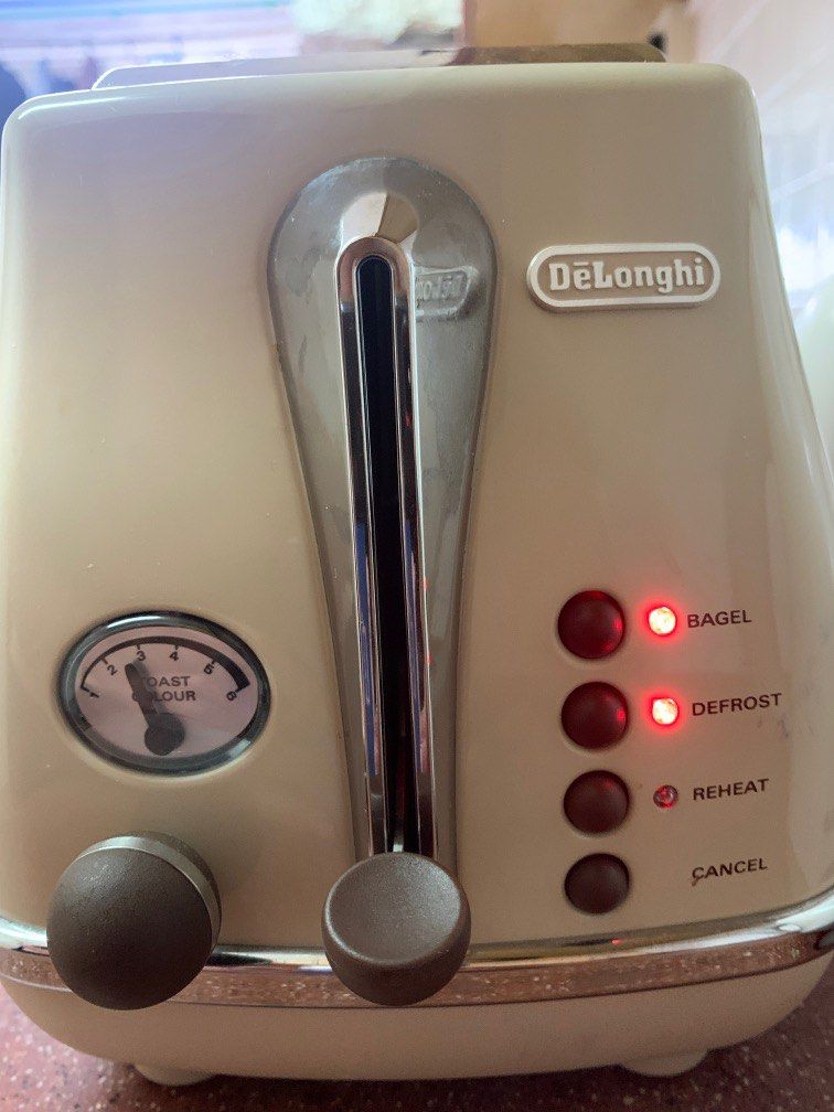 Toaster (DeLonghi), TV & Home Appliances, Kitchen Appliances, Other