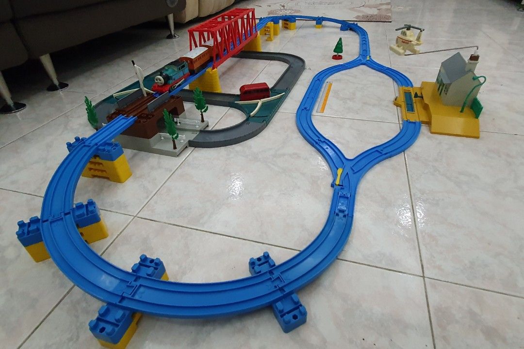Tomy tomica cheap train set
