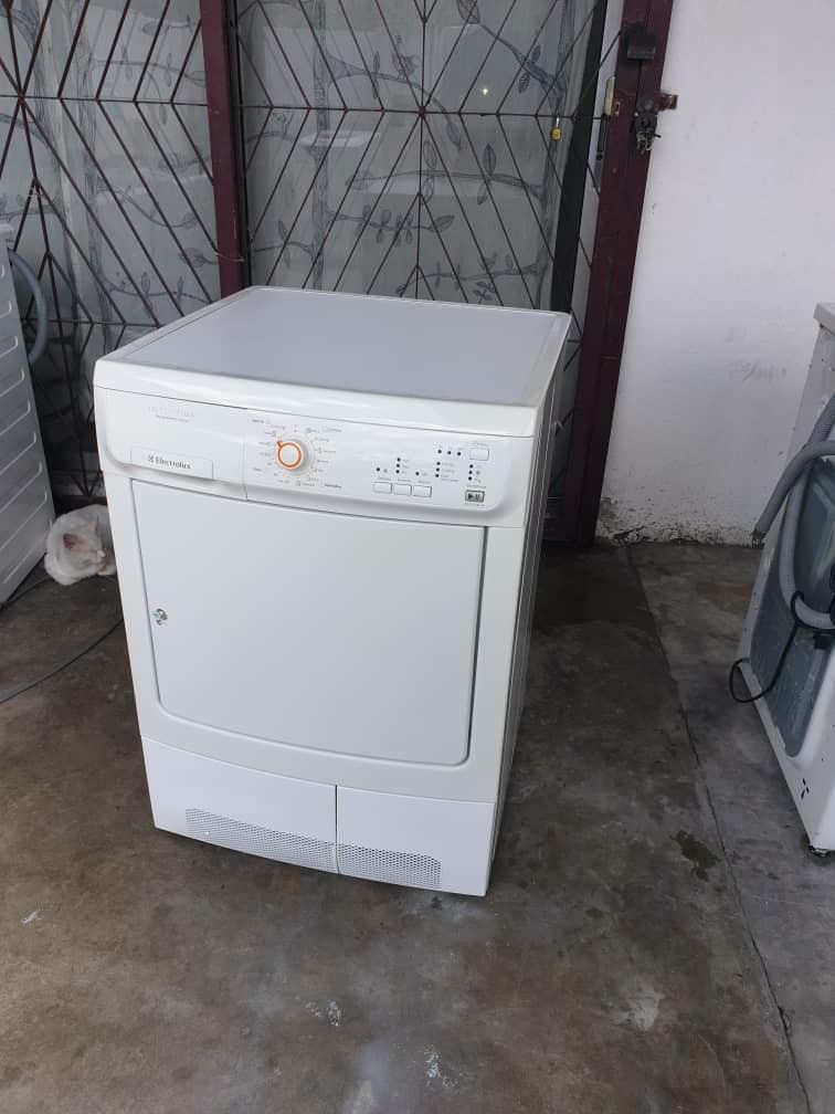 Used Electrolux condenser clothes dryer 7.0kg, condenser dryer
