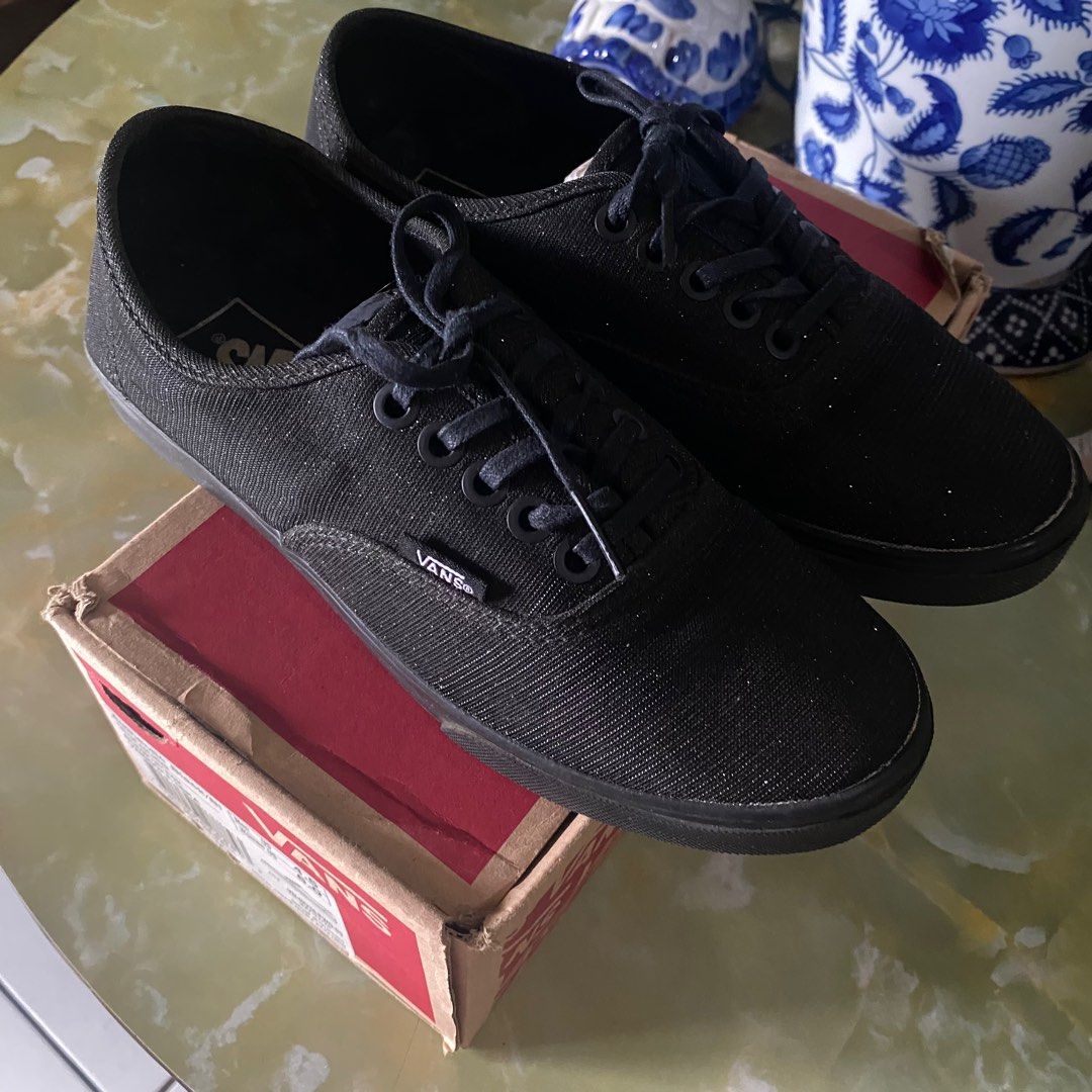 Sepatu vans original hitam outlet