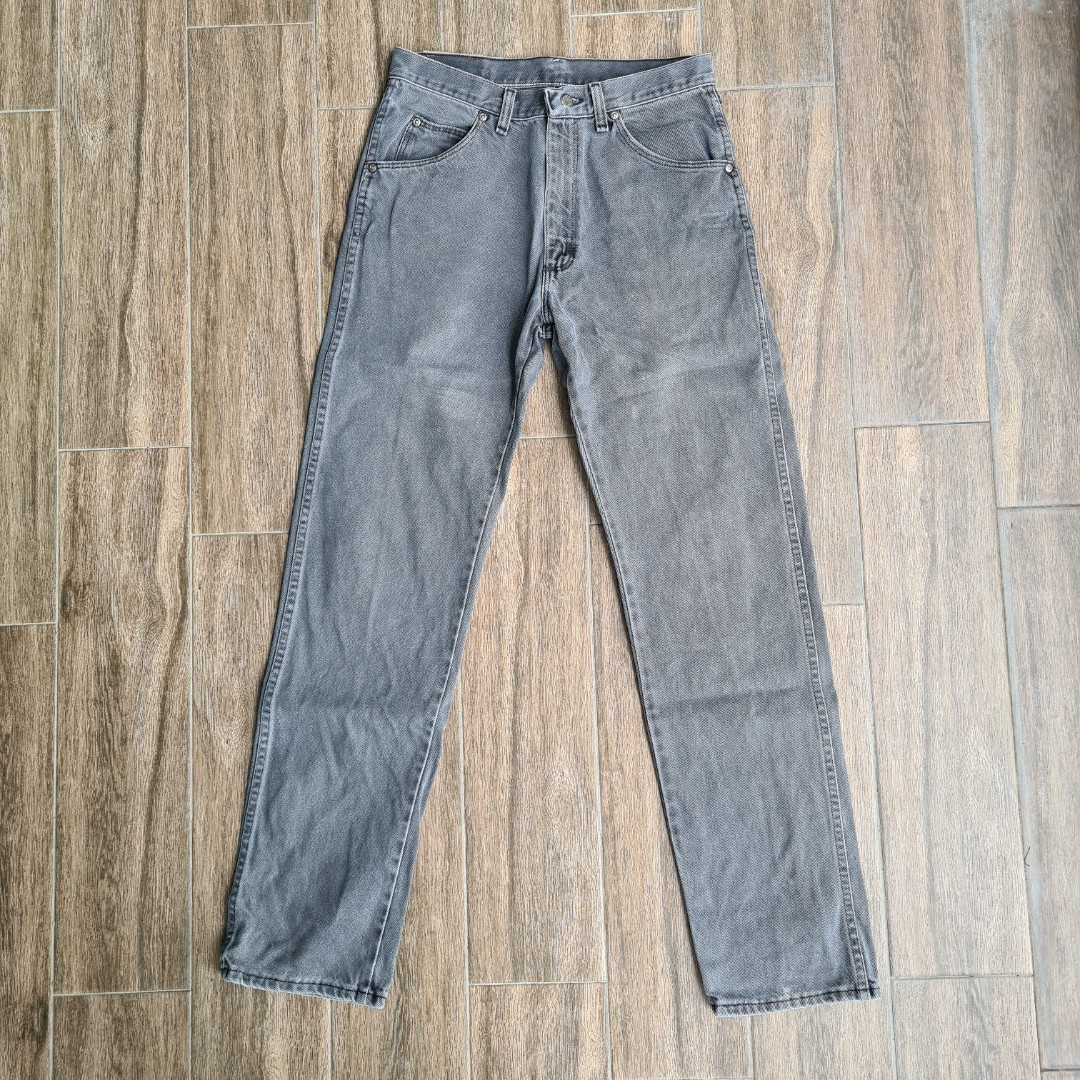 Vintage distressed Wrangler jeans, grey size S, Men's Fashion, Bottoms,  Jeans on Carousell