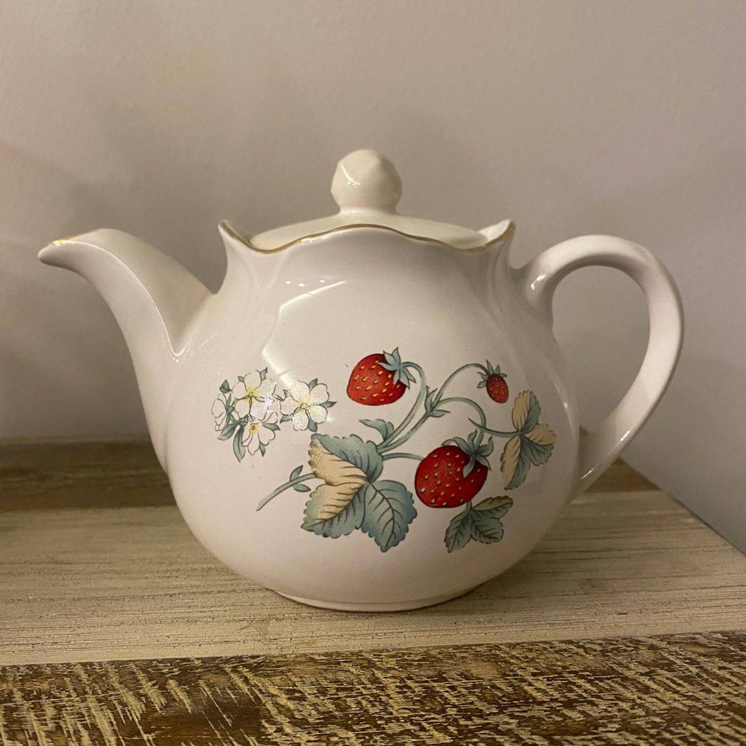 Vintage Strawberry Teapot, Furniture & Home Living, Kitchenware